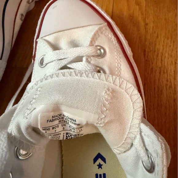 White converse. New - Picture 2 of 3